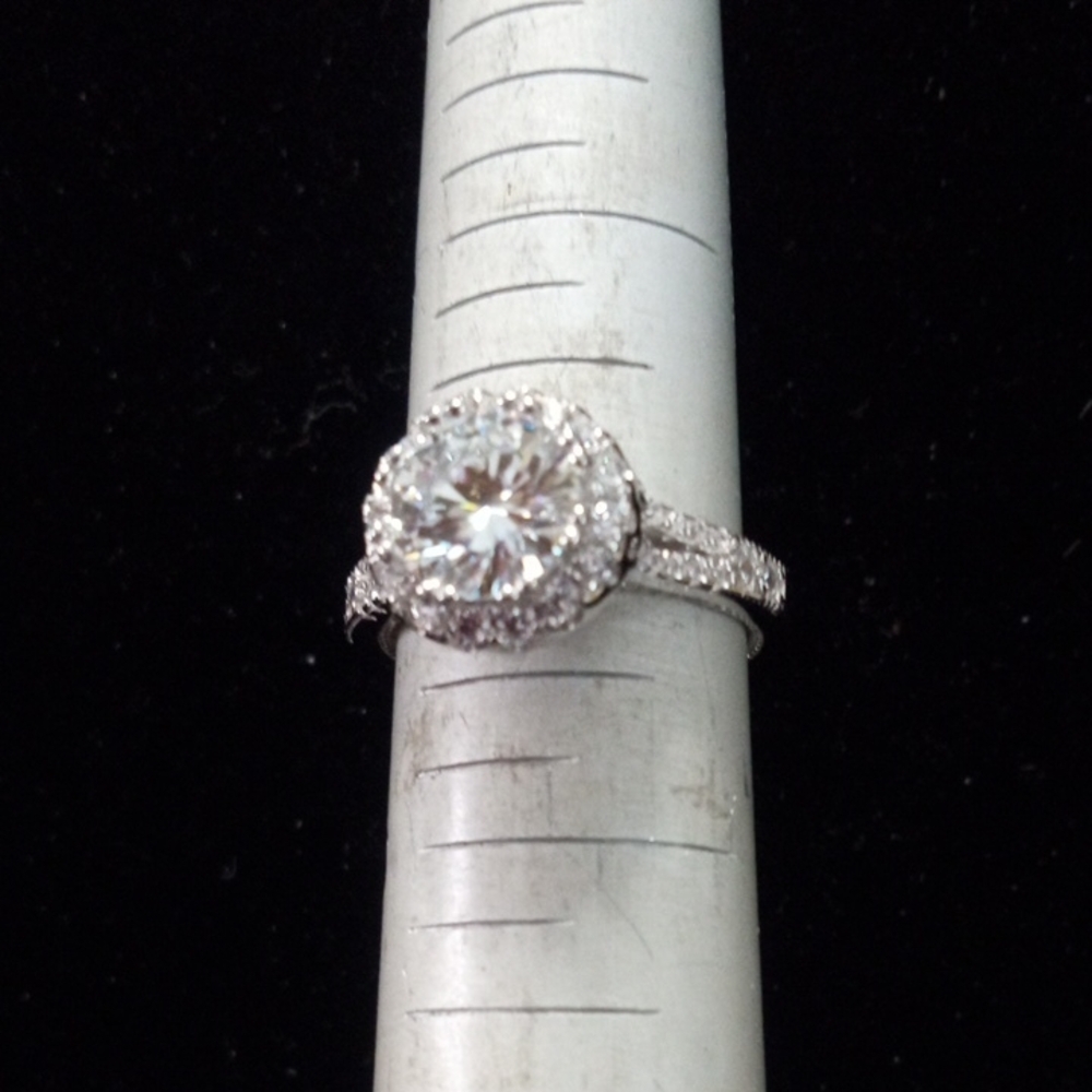 Women's Elegant Sterling Silver 925 Moissanite Ring Size 7